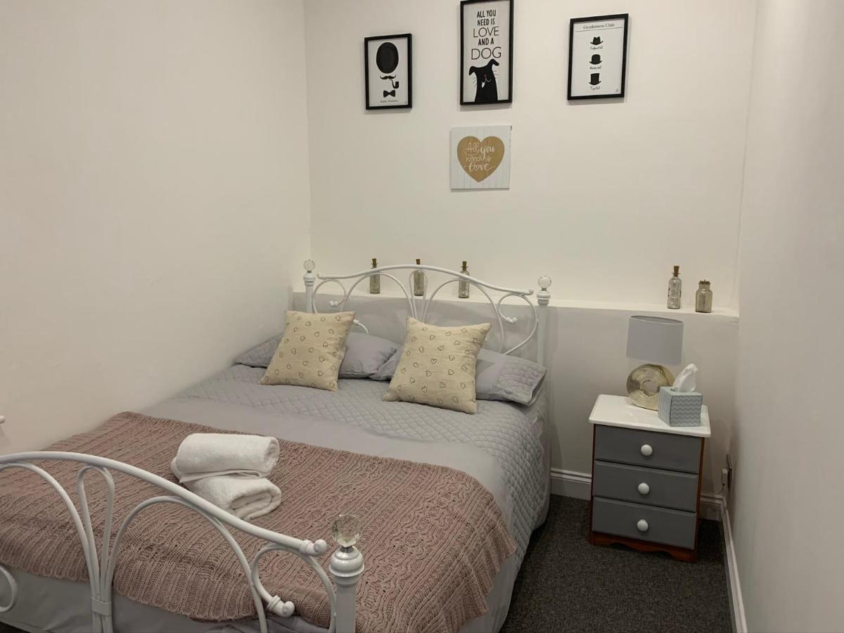 Cosy Rooms In Тонтън Екстериор снимка